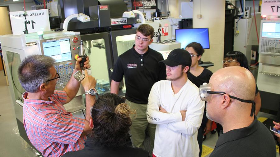 Advanced Manufacturing tech displaying part to group